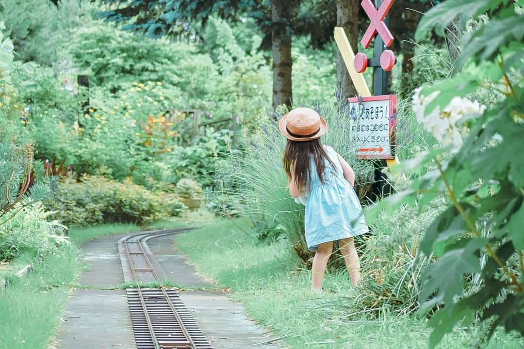 ?長野県 観光 公式インスタグラム さんのインスタグラム写真 - (?長野県 観光 公式インスタグラム Instagram)「//﻿ Nagano Travel Instagram Awards 2020﻿ Presenting Special Award Winners﻿ ﻿ The Nagano Travel Instagram Awards 2020 accepted submissions between summer and autumn of this year. ﻿ ﻿ We are glad that so many of you chose to enter your photographs with the #長野のいいところ hashtag. ﻿ ﻿ The theme for the campaign was “Nagano Seen by Train,” and we’d like to introduce the prize winners both today and tomorrow.﻿ ﻿ ＝＝＝＝＝＝＝＝＝﻿ ﻿ 🏅長野県観光インスタアワード2020🏅﻿ 🚃 #長野の車窓から 🚃﻿   🏅受賞作品紹介 特別賞🏅﻿   今夏～秋に募集いたしました 「長野県観光インスタアワード2020」✨﻿   今回も #長野のいいところ 満載の 数多くの素晴らしい作品に ご応募いただきました📸﻿   長野の魅力が詰まった #長野の車窓から をテーマに 見事選ばれました受賞作品を  本日と明日の２回に分けて﻿ ご紹介いたします☃️﻿ ﻿ ☆☆☆☆☆☆☆☆☆☆☆☆☆﻿ ﻿ 🏅 Special Awards /特別賞🏅﻿ ﻿ 🏅「JAXA 深宇宙探査用地上局」🌟﻿ JAXA GREAT (GRound center for deep space Exploration And Telecommunication)﻿ ＠佐久市(Saku City)﻿ Photo by @shooo_mp﻿ ﻿ 🏅「塩尻駅」﻿ Shiojiri Station﻿ ＠塩尻市(Shiojiri City)﻿ Photo by @naonaolin12﻿ ﻿ 🏅「涸沢カール」⛺️ Karasawa Col﻿ ＠松本市（Matsumoto City）﻿ Photo by @sugarxfour﻿ ﻿ 🏅「松本城」🏯 Matsumoto Castle﻿ ＠松本市(Matsumoto City)﻿ Photo by @noguchibiyousitu﻿ ﻿ 🏅「大糸線」🚃﻿ The Oito Line﻿ ＠安曇野(Azumino City)﻿ Photo by @ponske_ponta183﻿ ﻿ 🏅「栂池自然園」🍁﻿ Tsugaike Nature Park﻿ ＠小谷村(Otari Village)﻿ Photo by @tsumizo﻿ ﻿ 🏅「長野駅」🚄﻿ Nagano Station﻿ ＠長野市(Nagano City)﻿ Photo by @nagakomi﻿  🏅「旧国鉄篠ノ井線廃線敷」🎃 The Former Japan National Railway Shinonoi Train Line ＠安曇野市(Azumino City)﻿ Photo by @nin_photo1121  ﻿ 🏅「真田神社」⛩﻿ Sanada Shrine﻿ ＠上田市(Ueda City)﻿ Photo by @nkento1120﻿ ﻿ 🏅「HAMAフラワーパーク安曇野」🍀﻿ Hama Flower Park Azumino﻿ ＠安曇野市(Azumino City)﻿ Photo by @smooch5812﻿ ﻿ ＿＿＿＿＿＿＿＿＿ ﻿ ﻿ 📸インスタアワード作品募集中📸﻿ 応募期間12/28～2/28﻿ 詳しくはプロフィールのリンクからご覧ください。﻿ ﻿ ＿＿＿＿＿＿＿＿＿﻿ ﻿ Location / Nagano Pref., Japan ﻿ ﻿ #おうちでながの﻿ #長野のいいところ ﻿ #長野県観光インスタアワード2020 #長野県」12月29日 17時01分 - nagano_japan