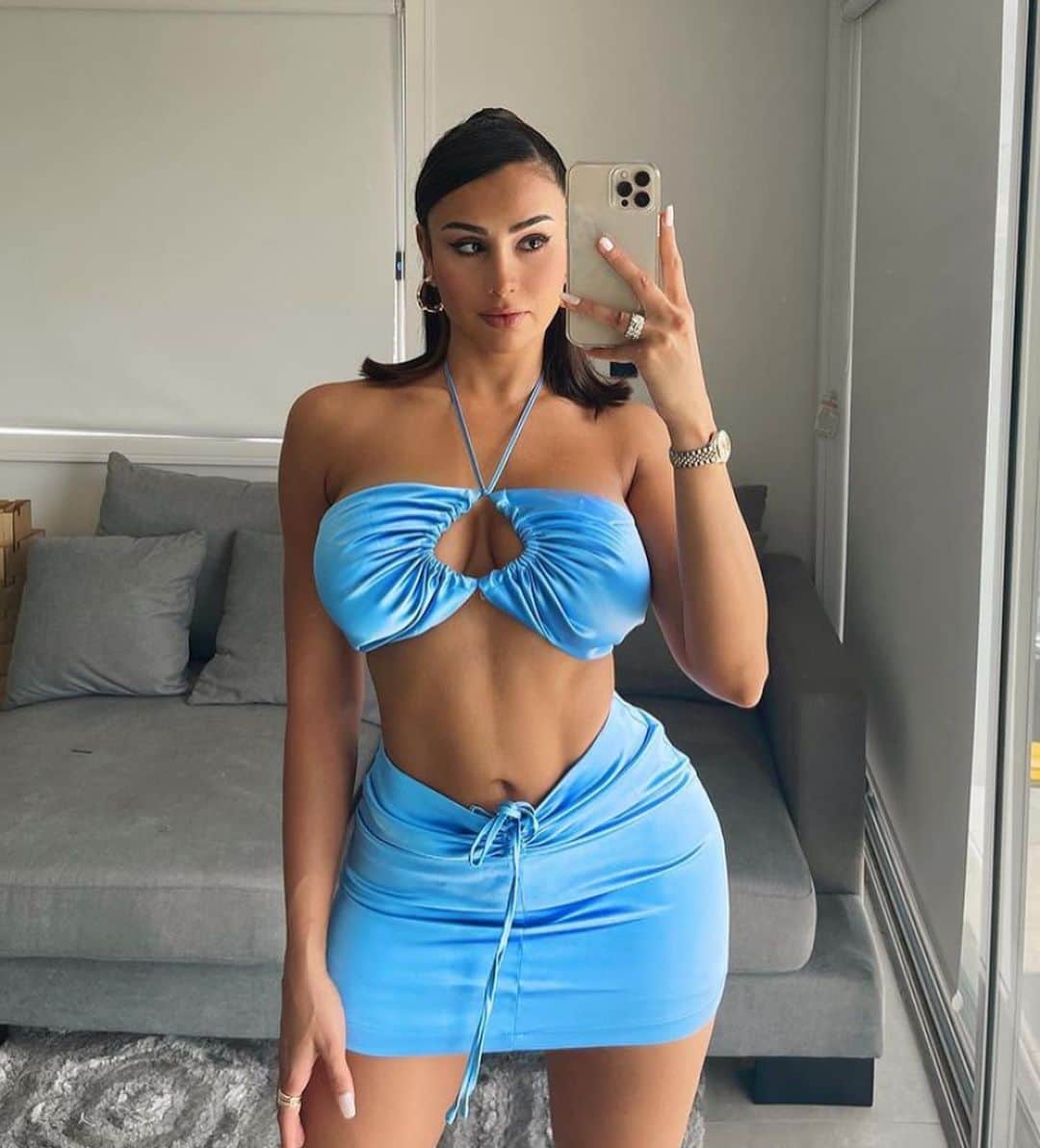 のインスタグラム：「BABE IN BLUE 🦋 TM babe @zinasahyoun wears the Athina crop NOW $29.97 AUD + Starla skirt NOW $35.97 AUD! SHOP 40% OFF ABSOLUTELY EVERYTHING BABES!!」