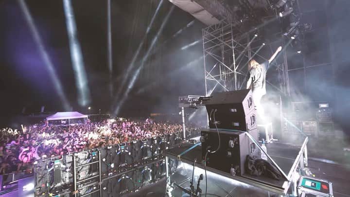 アリソン・ワンダーランドのインスタグラム：「I haven’t played a show in 10 months. 2 days ago I played a fully functioning festival after quarantining for 2 weeks. It was insane. New Zealand won 2020.」