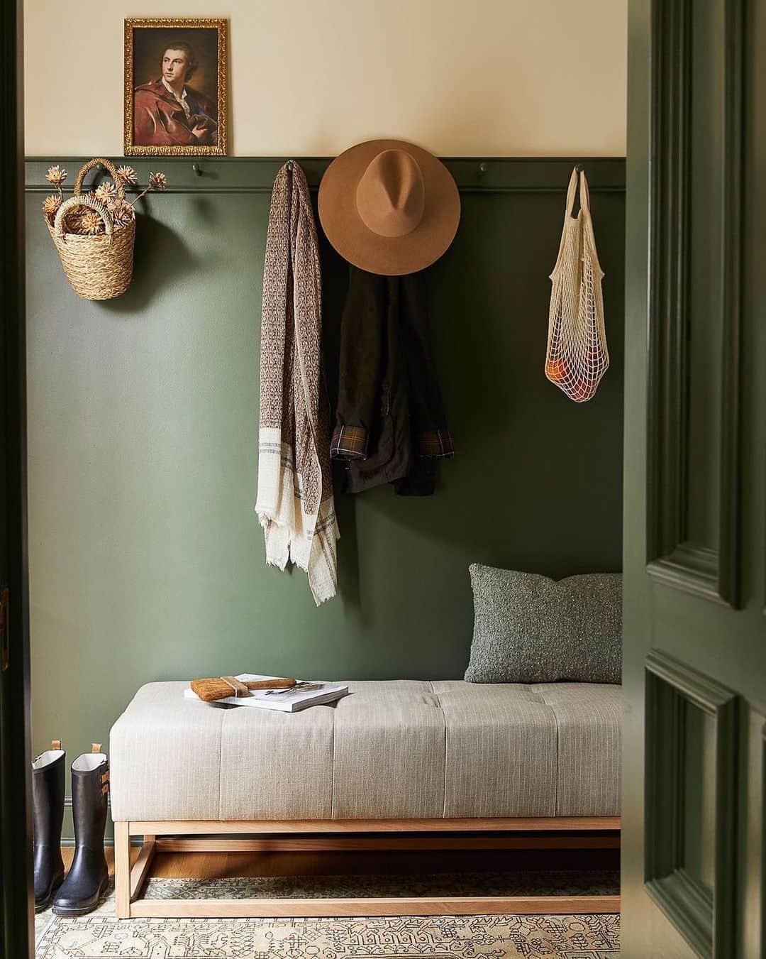 Homepolishのインスタグラム：「Pro tip: Make sure your green thumb is the shade of this mudroom. It will make all the difference - trust us!   Interior design by @luluandgeorgia x @ginny_macdonald」
