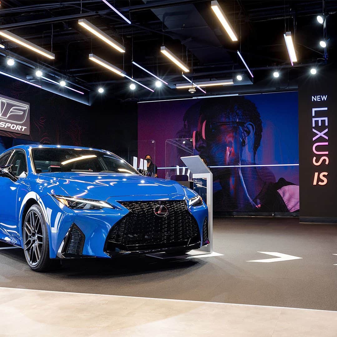 Lexus USAさんのインスタグラム写真 - (Lexus USAInstagram)「From the Shimoyama test track in Japan to sunny SoCal and the Big Apple. Experience the exhilarating #LexusIS in person at Fashion Island in Newport Beach or Bryant Park, NYC.」12月29日 8時45分 - lexususa