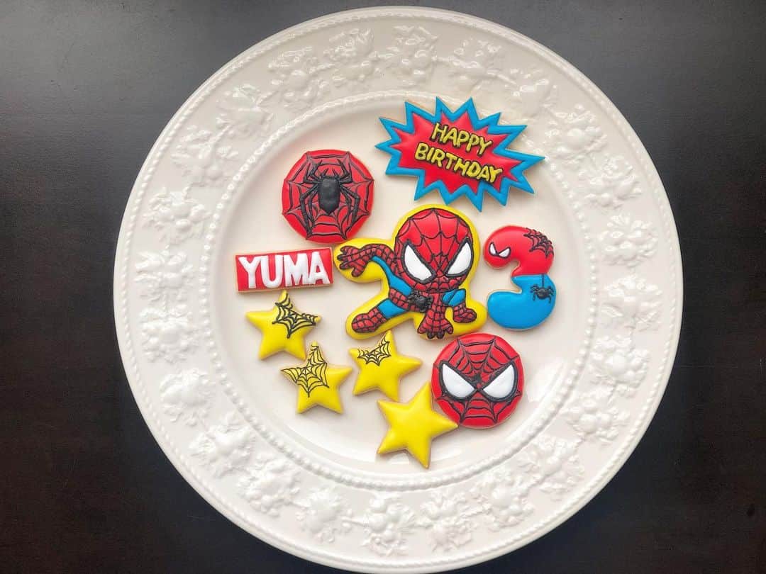 西木恵美里のインスタグラム：「スパイダーマン🕸🕷 名前はマーベルロゴ風にしてみました⭐️  アメコミは色合いが可愛い💕」