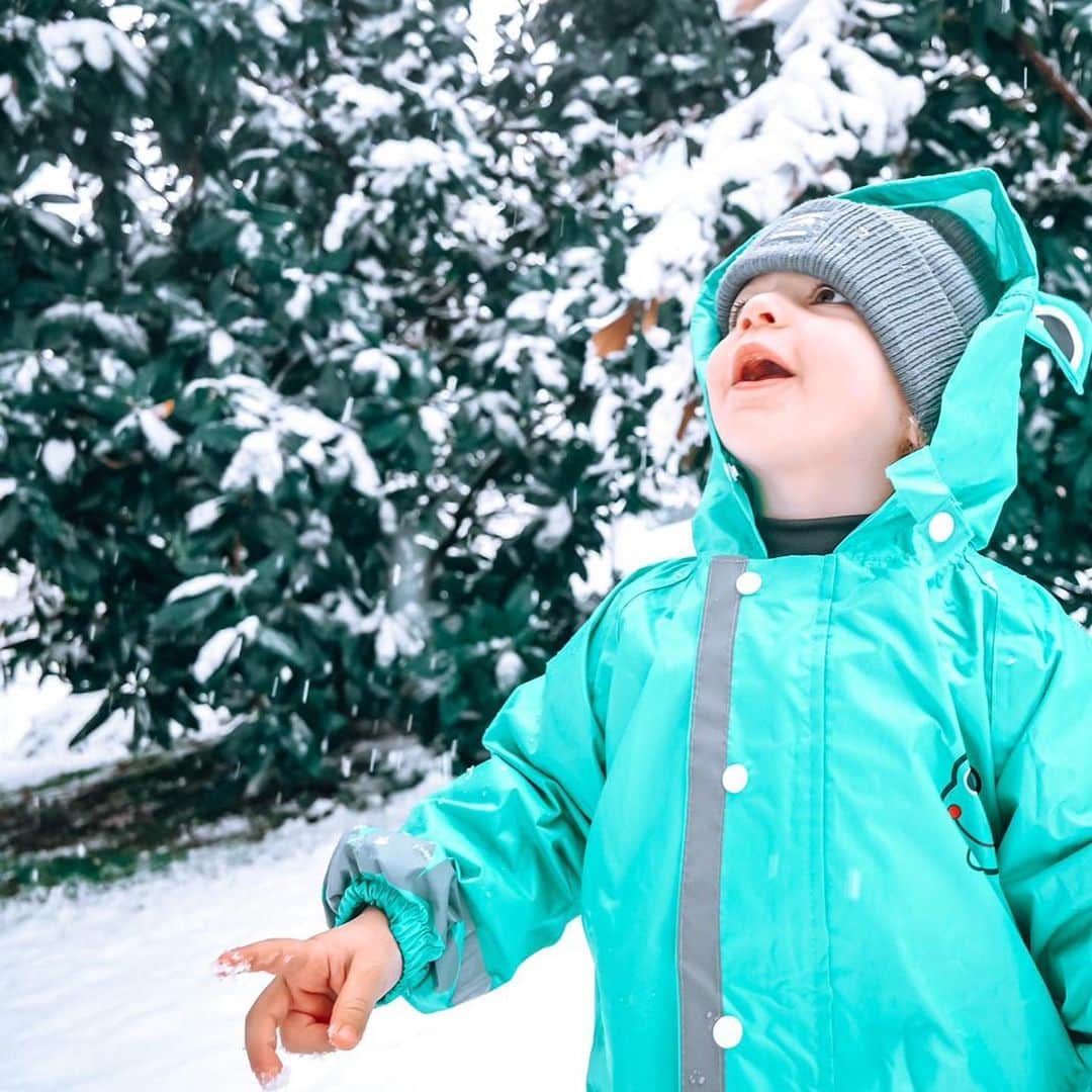 ダニーロ・ダンブロージオさんのインスタグラム写真 - (ダニーロ・ダンブロージオInstagram)「“Quando si descrive la neve, si dovrebbe cominciare dalle risate dei bambini”  VI AMO❄️⛄️💙🙏🏼♾👨‍👩‍👦‍👦 @enzadecristofaro #neve#happy#family#milano」12月29日 8時51分 - danilodambrosioreal