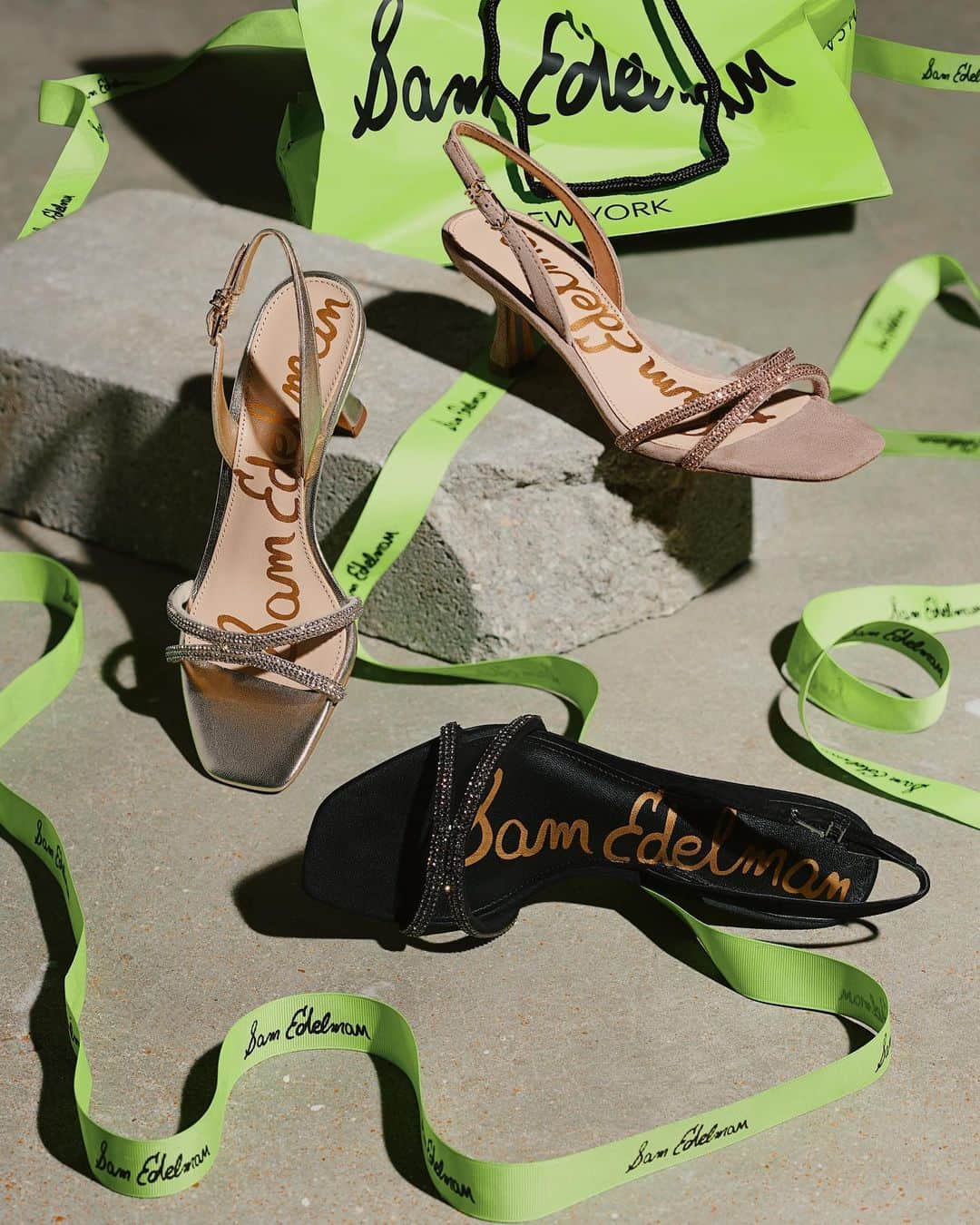 サムエデルマンのインスタグラム：「Wrapped up in the RONAN  Tap to shop  #SamEdelman #FW2020」