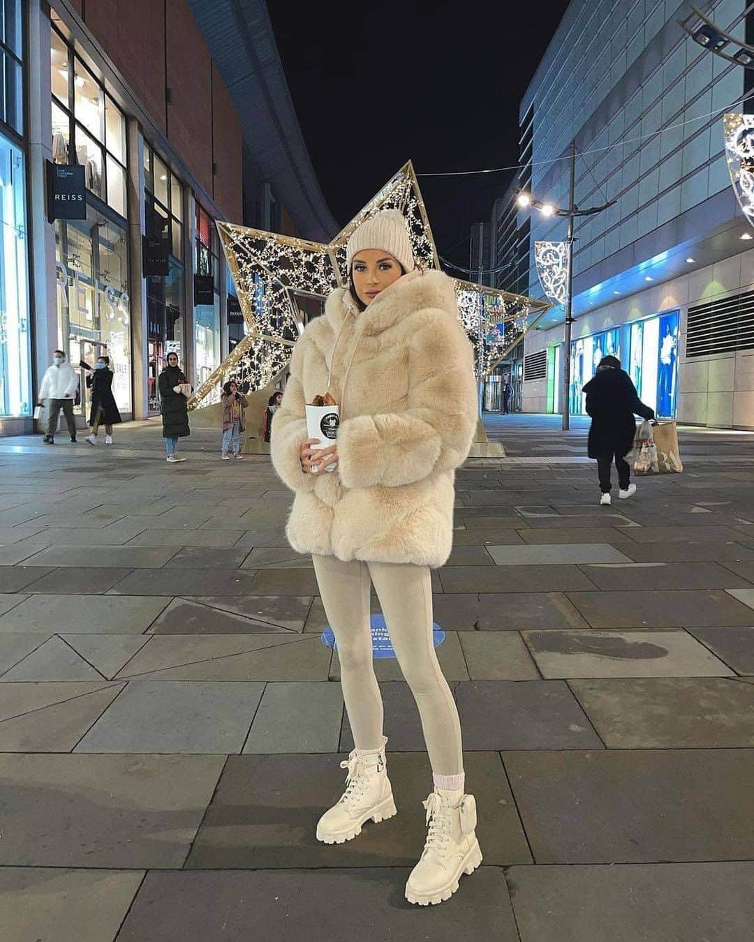 Angel™さんのインスタグラム写真 - (Angel™Instagram)「OOTD. Which outfit would you add to your shopping list? @brionygorton #americanstyle #ootd #style #fashion #onlineshopping #winterlook #winterfashion #winteroutfit #outfit #looks #winteroutfits #winterlooks ❤️ #asaqueen」12月29日 9時06分 - americanstyle