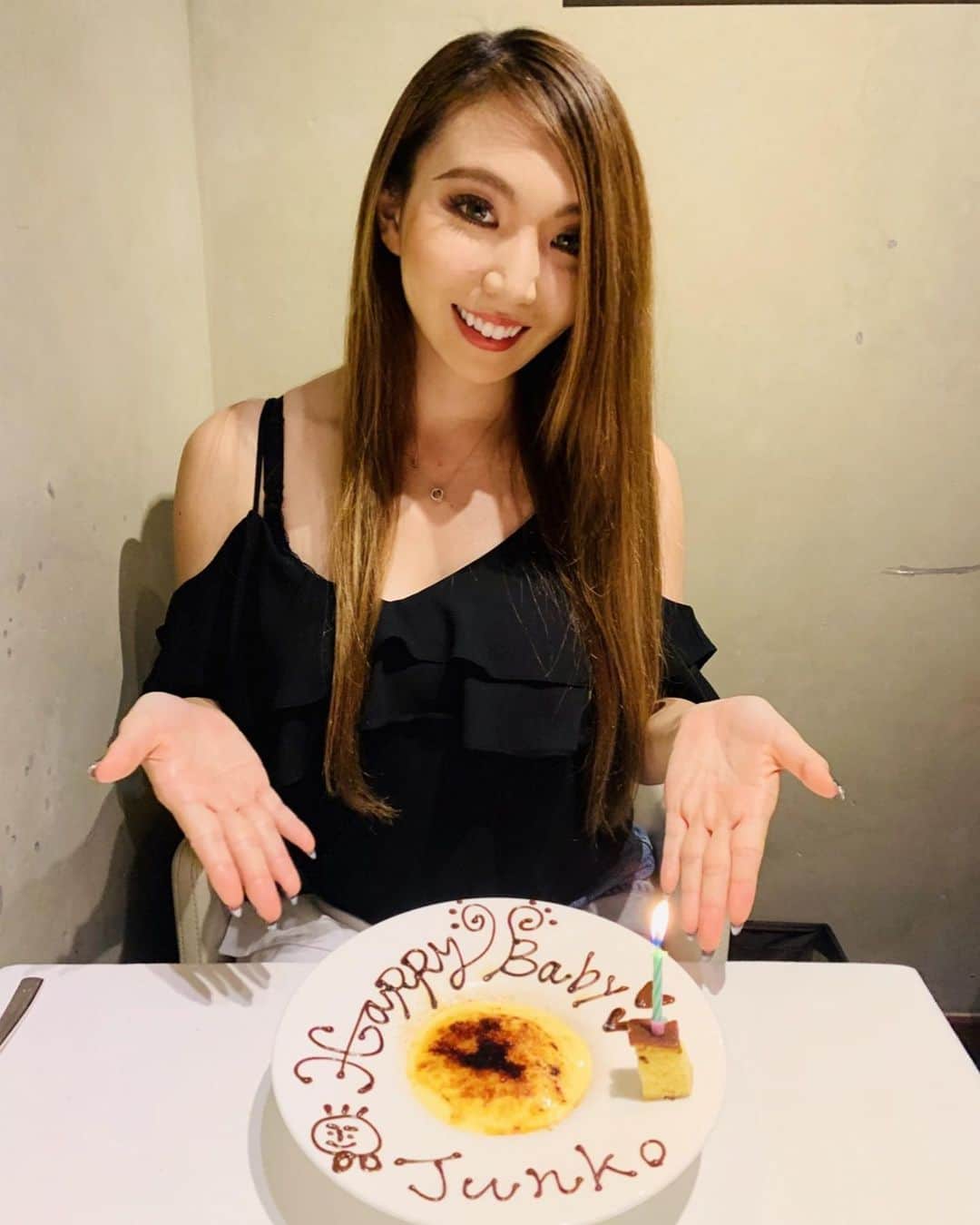 jun fitnessさんのインスタグラム写真 - (jun fitnessInstagram)「これまたいつの写真？って感じだけど、 真夏の暑い日に、結婚&妊娠を サプライズでお友達がお祝いしてくれました🎂 プレートが可愛いかった〜👶💕 ・ @regalo_ristorante_sangubashi  参宮橋にあるイタリアン『レガーロ』、 最高に美味でした😋 ・ しばらくはオシャレ店でのお食事もおあずけかな😌 ・ ・ ・ #pregnant#matanity#33weekspregnant#baby#9monthspregnant#matanitywear #プレママ#妊娠9ヶ月#2月生まれ#2021年2月出産#妊婦#初マタ#妊娠後期#初マタさんと繋がりたい#妊娠線予防#マタニティヨガ#マタニティコーデ#妊婦ライフ #3D糖質オフ #3D糖質オフレシピ」12月29日 9時20分 - jjfitness44
