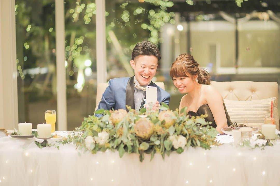 結婚式場ブランレヴュー宇都宮アクアテラスのインスタグラム：「.﻿ 遠くにいても繋がる結婚式＊﻿  ﻿ ご出席が難しかったおばあさまへ﻿ オンラインで晴れ姿をご披露♩﻿ ﻿ 遠くにいても繋がる、新しい結婚式。﻿ ﻿ 大切な方々へ届ける、新しい感謝のカタチ。﻿ ----------------------------------------﻿ ﻿ 1/2からのブライダルフェアは新春BIG！﻿ ご来館限定でギフト券最大10000円！﻿ ﻿ 【お正月限定の豪華特典盛り沢山❤︎】﻿ ﻿ ﻿ 詳細は下記▽▽﻿ https://www.dearswedding.jp/blancrevue/fair/﻿ ﻿ リニューアルしたNewチャペルのご見学もお楽しみに♩﻿ ﻿ プロフィールからご覧いただけます！ @blancrevue_wedding」