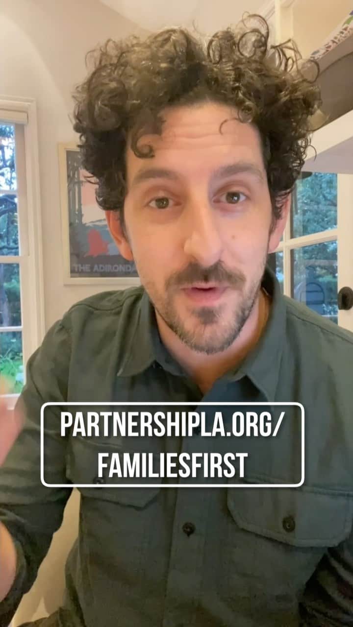アダム・シャピロのインスタグラム：「Join @sarahtreem, @partnershipla, and @shappypretzel in helping all LA families have the same access to quality at-home education. And on doing so, get some #Shappypretzels delivered straight to your door! #FamilesFirst」