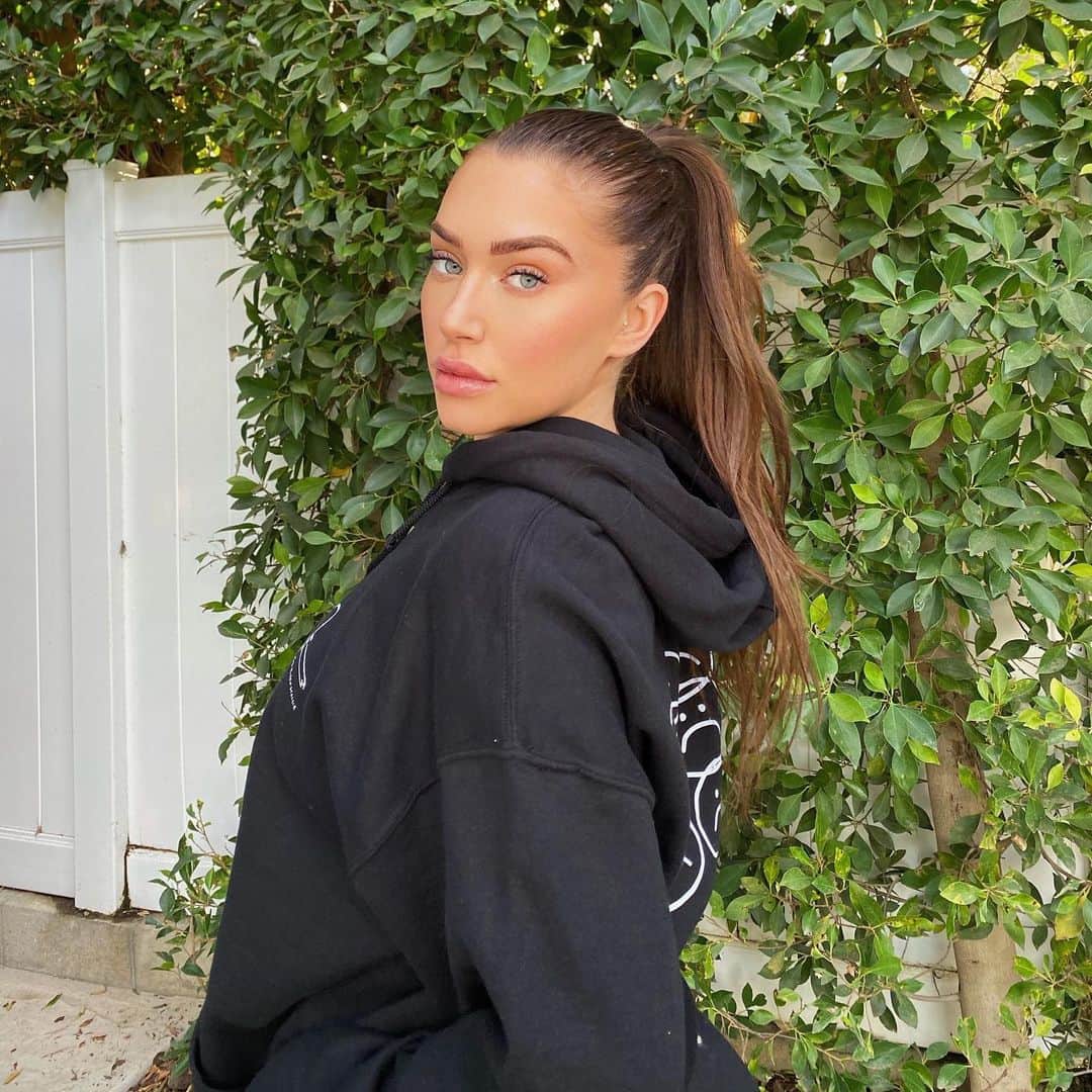 Anastasia Karanikolaouのインスタグラム：「#IPSYPartner Here's a sneak peek of the NEW @IPSY Glam Bag X curated by @patrickta (dropping Feb 2021!) Head to IPSY.com/GLAMBAGX to get on this list ASAP!   @babe_lash Essential Serum @hudabeauty Rose Gold Remastered Palette @patricktabeauty Brow + Brush in clear @randco Tea Cup - Detox Rinse @tula Skincare- Rose Glow & Get It Cooling & Brightening Eye Balm @complexculturebeauty- T Bar @patmcgrathreal- Fetish Eyes Mascara in black」