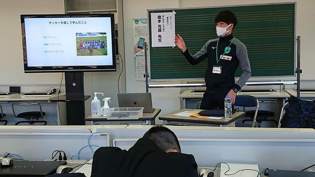 橋本光晟のインスタグラム：「先日、登米市立登米中学校にキャリアセミナーの講師として参加させていただきました🏫  誰かに作られた台本ではなく、自分自身の実体験を元に自分の言葉で話させていただきました。  同じような場所で同じように育った自分だからこそ伝えられる事があるのではないかと思います。  ライフキネティックも少しだけ体験してもらいました😊  できそうでできない事に驚きが隠せないようでした^ ^笑  #宮城県 #登米市 #中学校」