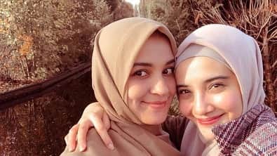のインスタグラム：「I love you my shalehah 🤗❤️ yg gak pernah bosen ingetin soal akherat di group , bersyukur punya kalian」