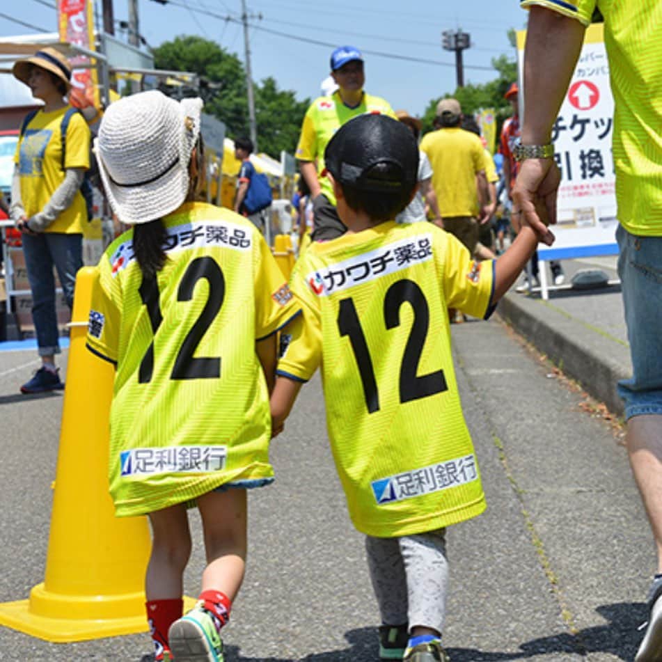 塩田仁史さんのインスタグラム写真 - (塩田仁史Instagram)「昨日の発表の通り、浦和レッズに移籍する事になりました。 栃木SCに関わる皆様、1年間本当にお世話になりました。 栃木の1年間は本当に素晴らしいチームに関われた事、栃木県の皆さんの温かい応援、人柄の良さに触れて最高にいいシーズンでした。 この経験を糧に来年も全力で努力していきたいと思います。  チームは離れますが、栃木SCの事ずっと応援してます。 栃木SCに関わる全ての方々本当にありがとうございました。」12月29日 9時30分 - shiota_hitoshi