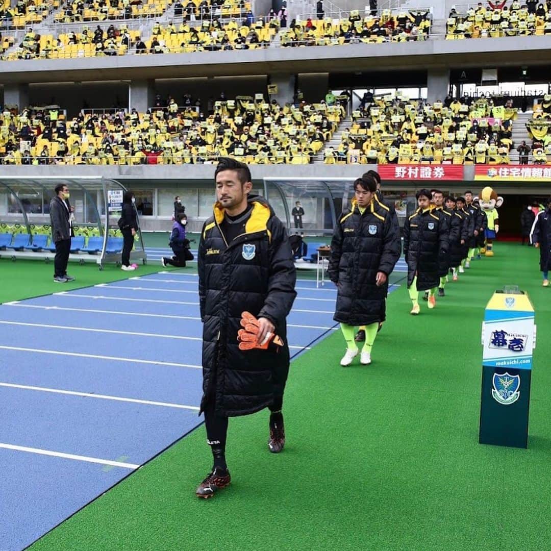 塩田仁史さんのインスタグラム写真 - (塩田仁史Instagram)「昨日の発表の通り、浦和レッズに移籍する事になりました。 栃木SCに関わる皆様、1年間本当にお世話になりました。 栃木の1年間は本当に素晴らしいチームに関われた事、栃木県の皆さんの温かい応援、人柄の良さに触れて最高にいいシーズンでした。 この経験を糧に来年も全力で努力していきたいと思います。  チームは離れますが、栃木SCの事ずっと応援してます。 栃木SCに関わる全ての方々本当にありがとうございました。」12月29日 9時30分 - shiota_hitoshi