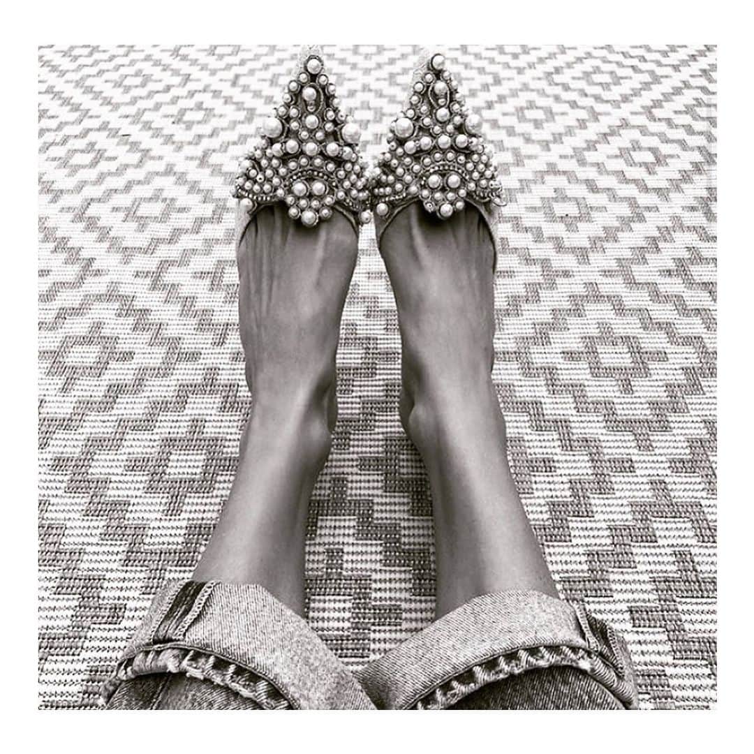 ココリボンさんのインスタグラム写真 - (ココリボンInstagram)「Twinkle Toes 🤍  #tuesdayshoes #bejewelled  RG @david_orsonandblake」12月29日 9時31分 - cocoribbon_official