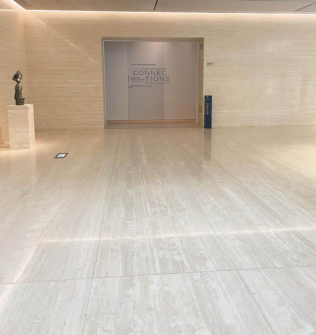 大石絵理のインスタグラム：「アート旅 12月号は、箱根ポーラ美術館の"Connections" 日本とフランス芸術の繋がりの150年を感じることができます。 日本の浮世絵と西洋画を一緒に見ることができて、おもしろい展示でした🦋 ぜひご覧ください❤️  https://tabiiro.jp/article/705/」