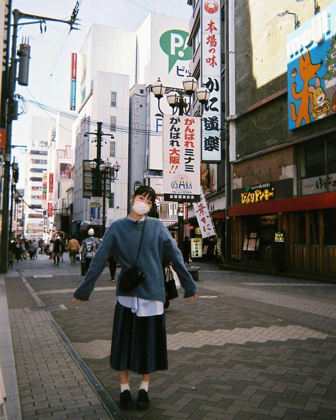 東野絢香さんのインスタグラム写真 - (東野絢香Instagram)「【お知らせ】  NHK『おちょやん 女子的レトロトリップ～大阪＆京都　エンターテインメントの聖地めぐり～』 出演させて頂きます。  関西ローカルで2021年1月3日(日)  17時から放送です。  京都編からおちょやんに登場する、六角精児さんと女子旅に行ってきました！ すごく楽しかった。 おちょやん縁の地をめぐっております。  お芝居以外でテレビに出させて頂くのは初めてで、ど緊張しています。 関西の皆様、是非暖かい目で見届けて下さい。笑  追記  1月17日(日)に全国放送もあります！ 関東の皆様も是非、見届けて下さい！  #おちょやん」12月29日 10時34分 - aya_kirin