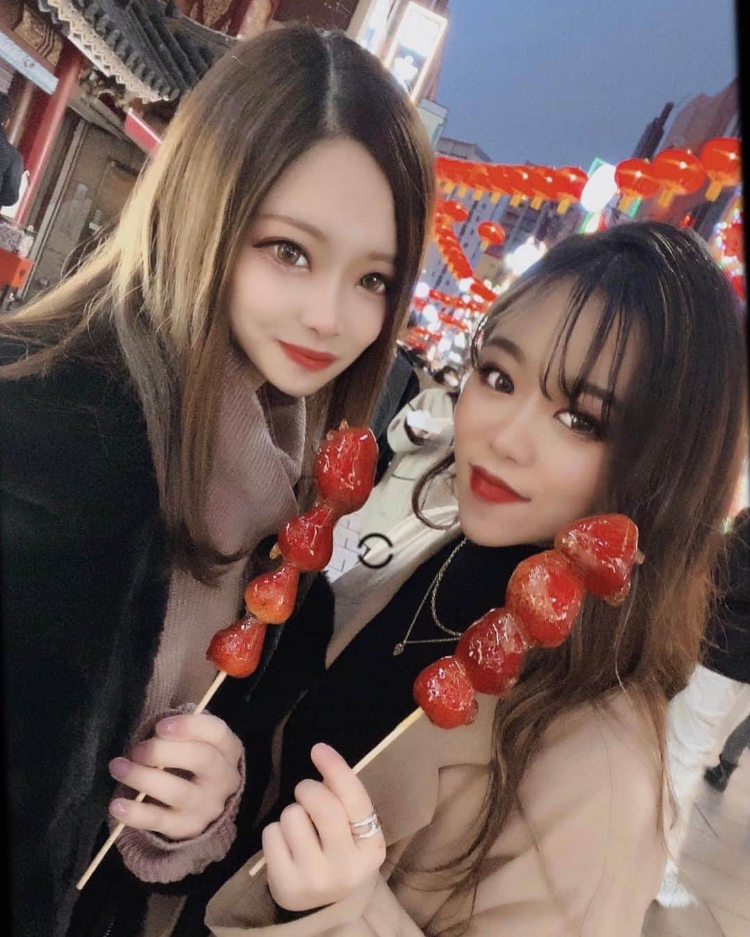 HINAのインスタグラム：「  X'masも一緒にいた🤭♥️    #christmas #bff #♥ #2020_thx #いちご飴カチカチすぎて #🍓 #1225 #christmasdinner #yokohama #markis  」