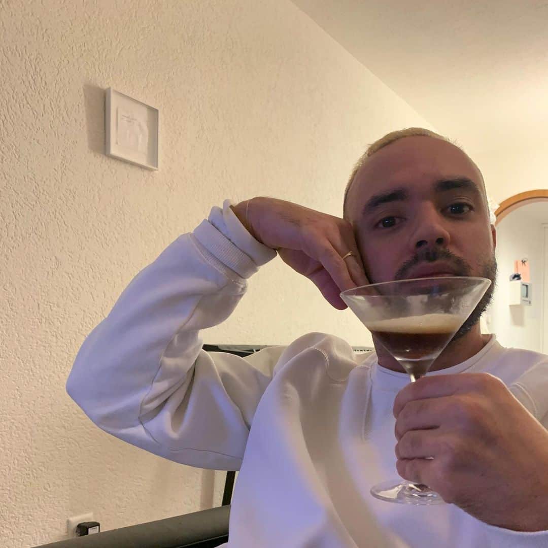 ユーリ・ポドラドチコフのインスタグラム：「intimate moments# 1/4 @rubsmannequine holding an espressomartini ready for shameless, 2/4 @elenapitoulis holding a book I sent her for xmas, 3/4 @dinosimonett  writing notes into first maquette of a new book we're cooking, 4/4 @helena.muc liking her french 75 but not in public」