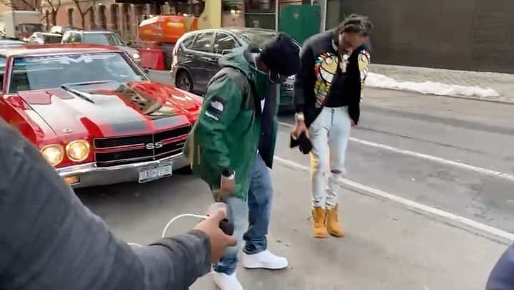 ファンクマスター・フレックスのインスタグラム：「VIDEO SHOOT! 🎥@juganot !!! @sosageek_ lied to me! Told me he was gonna teach me how to dance? I have 2 left feet! @funkflex x @sosageek_ off my album dropping in a sec! WHO OUT THERE GOT GOOD DANCE MOVES? Vid via: @dj_a.z._」
