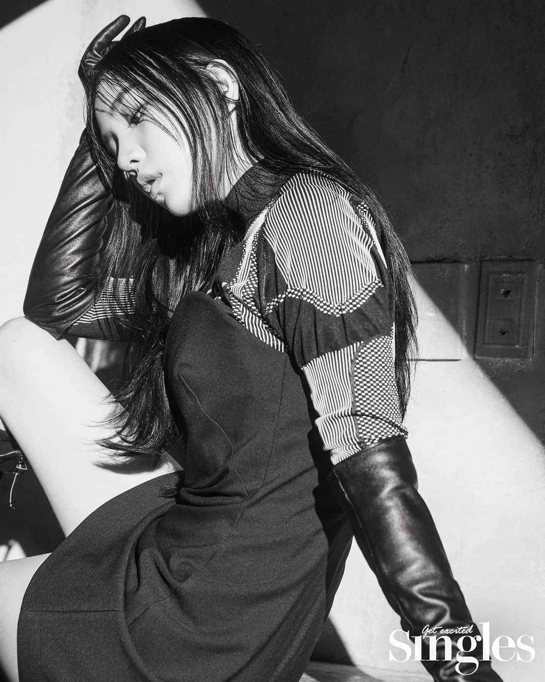 ペク・アヨンのインスタグラム：「🖤 #싱글즈 #SINGLESKOREA」
