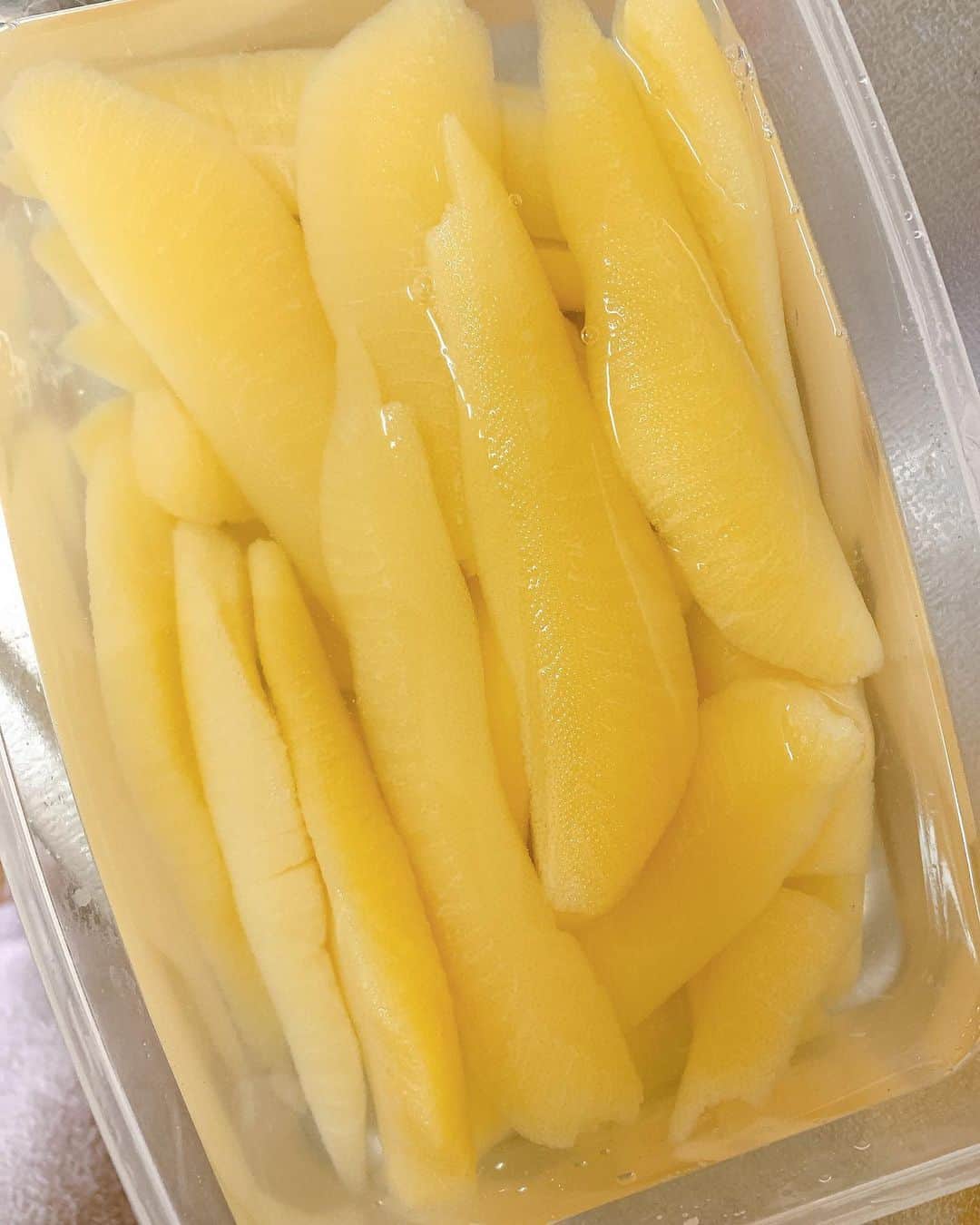 桜 稲垣早希のインスタグラム：「今年もせっせと塩抜きまくる｡」