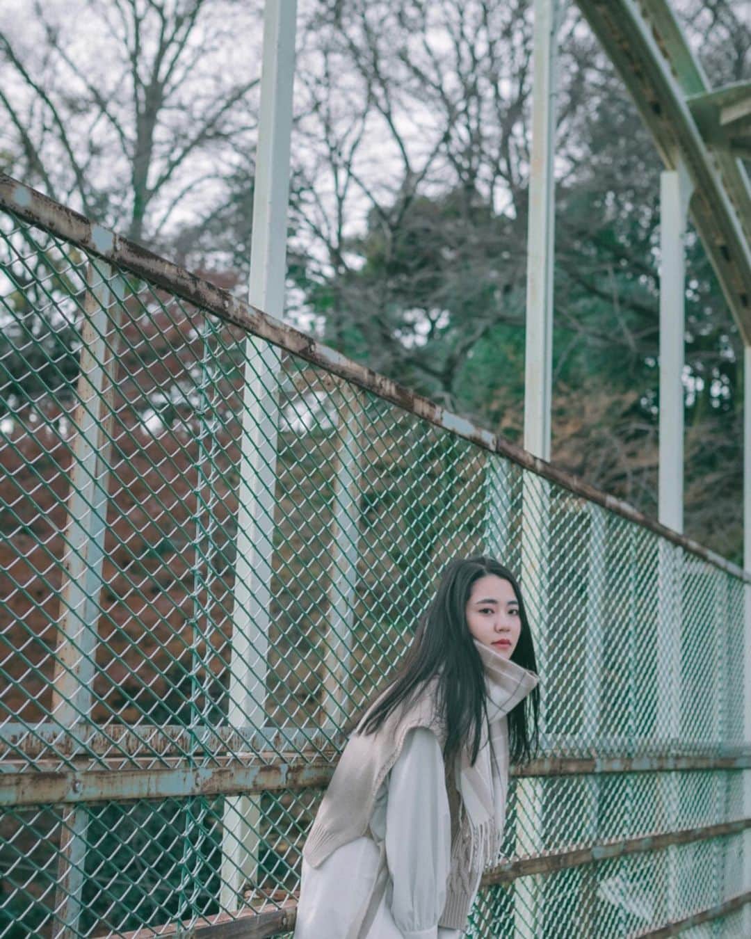 伴優香のインスタグラム：「❄️❄️❄️ . . こんなに寒い日は 誰かと肉まんを半分こしたいです﻿ ﻿. photo by﻿ : @tomohirohori99  #portrait #ポートレート #作品撮り #マフラー #2020年  #冬コーデ #きりとりせかい #カメラマンさんと繋がりたい」