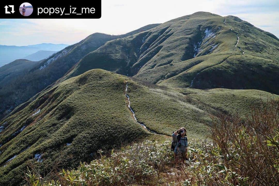 ROOT CO. Designed in HAKONE.さんのインスタグラム写真 - (ROOT CO. Designed in HAKONE.Instagram)「. @popsy_iz_me 様、ご愛用ありがとうございます。  #root_co #shockresistcasepro  Repost from @popsy_iz_me ✴︎ ✴︎ 山はいいよなぁ🤤 自己満足です、癒やされます⛰  #秋田 #真昼岳 #山と道three  #rootco #thenorthface  #blackbrickofficial #rawlowmountainworks #keen #mountain #nature#hiking #mountainwalk#nature#mountaingirl #⛰#山 #山登り #登山 #山歩き #登山初心者#キャンコデ #私の山フォト #みんなの登山記 #登山記me #ハイキング #アウトドアコーデ #登山コーデ#アウトドア女子 #チルミー女子」12月29日 11時16分 - root_co_official