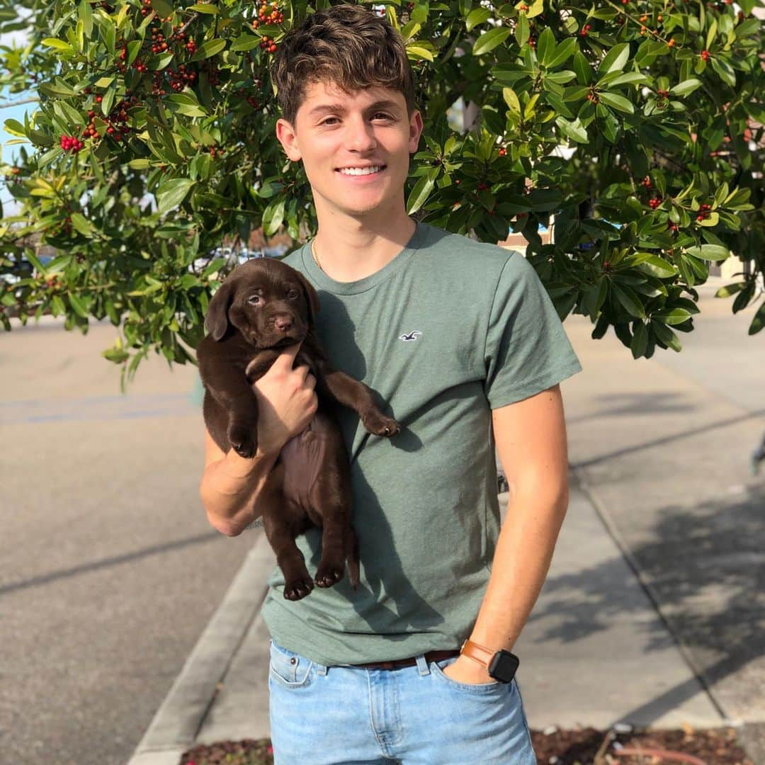 Dylan Dauzatのインスタグラム：「Ready to make many memories with you. My first puppy, Luke! He’s an AKC Registered Labrador Retriever, that comes from generations of purebred championship duck hunting dogs. By next season he’ll be fully trained & ready. So happy to have you in my life already buddy」