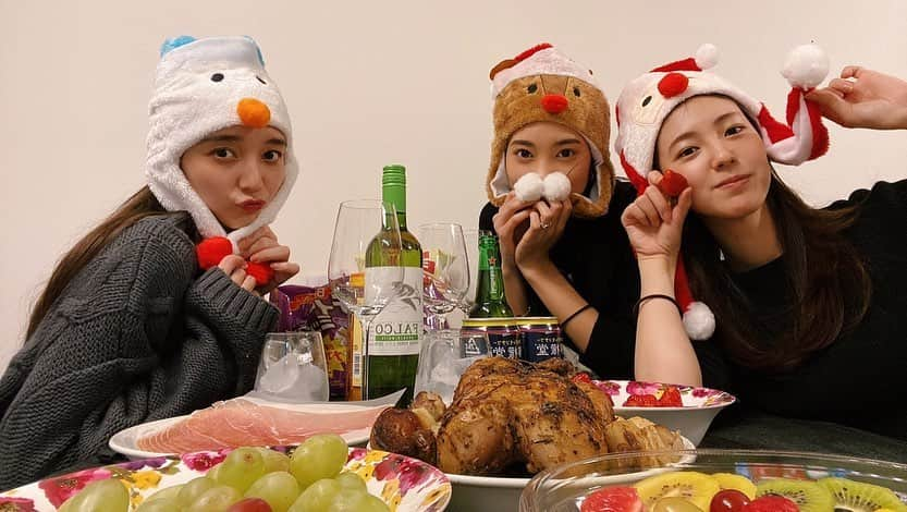 大西百合子さんのインスタグラム写真 - (大西百合子Instagram)「25のChristmas Eve🎄は 🎅と🦌と☃️でHome Partyしたよ🤍 たのしい、だいすき、ありがとう！  #時差投稿 #時差スタグラム #christmas #christmaseve  #bff #happy #swipe #spacecraft #model #無加工 #homeparty」12月29日 11時48分 - yurikooo_jpn