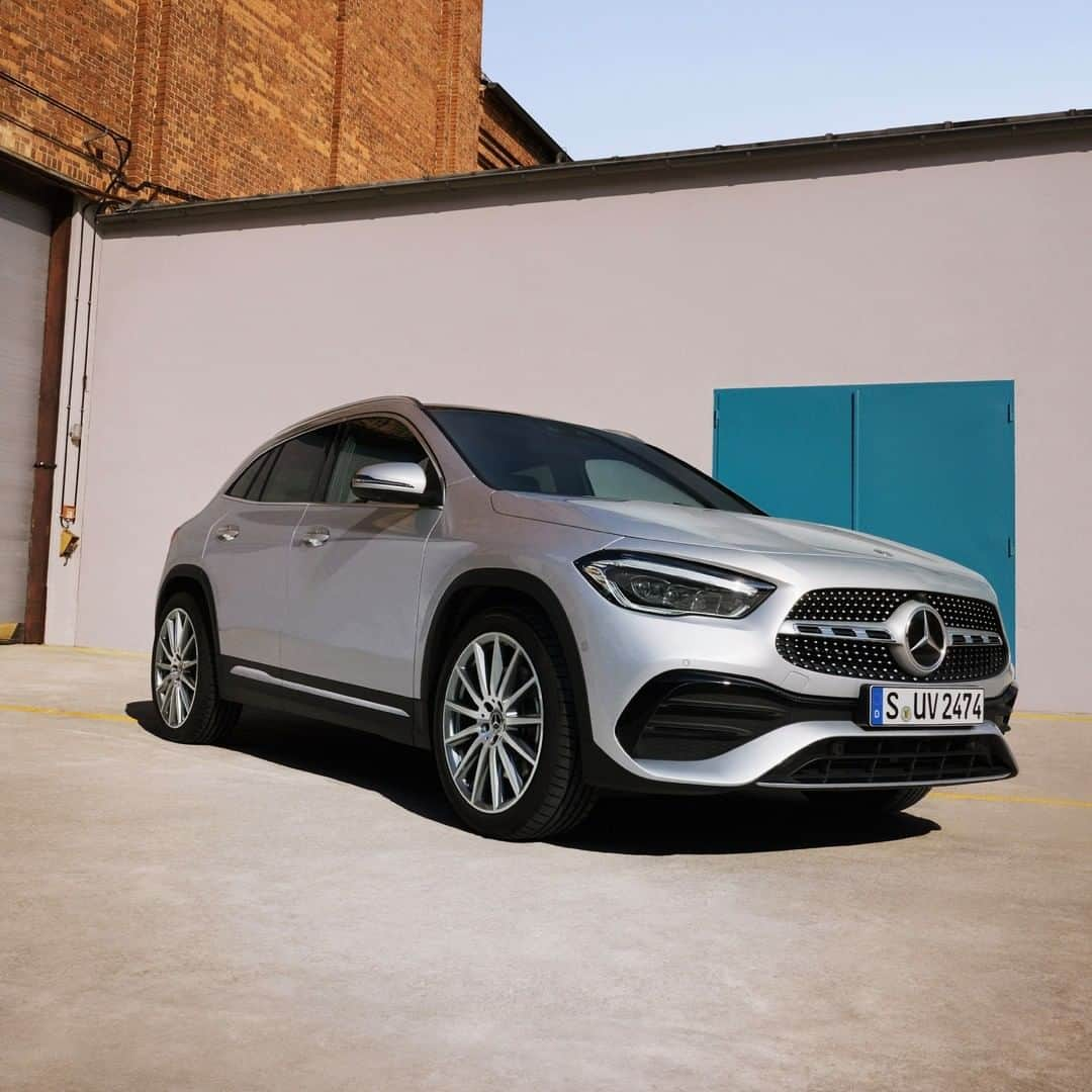 メルセデス・ベンツさんのインスタグラム写真 - (メルセデス・ベンツInstagram)「Looks. Likes. Love.  The new GLA with its dynamic and expressive design.  #allkindsofstrength #mercedesbenz #TheNewGLA #NewGLA #GLA」12月29日 12時00分 - mercedesbenz