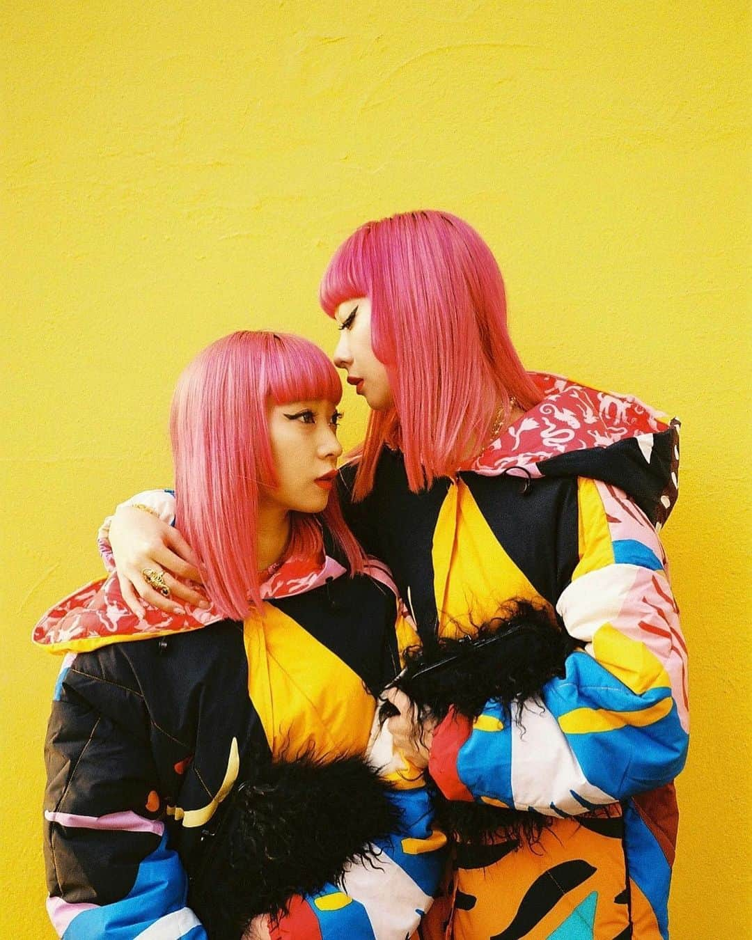 AMIさんのインスタグラム写真 - (AMIInstagram)「@desigual × @mirandamakaroff 🌈  Wonderful Collection💫 congratulations @mirandamakaroff 💖」12月29日 12時09分 - amixxamiaya