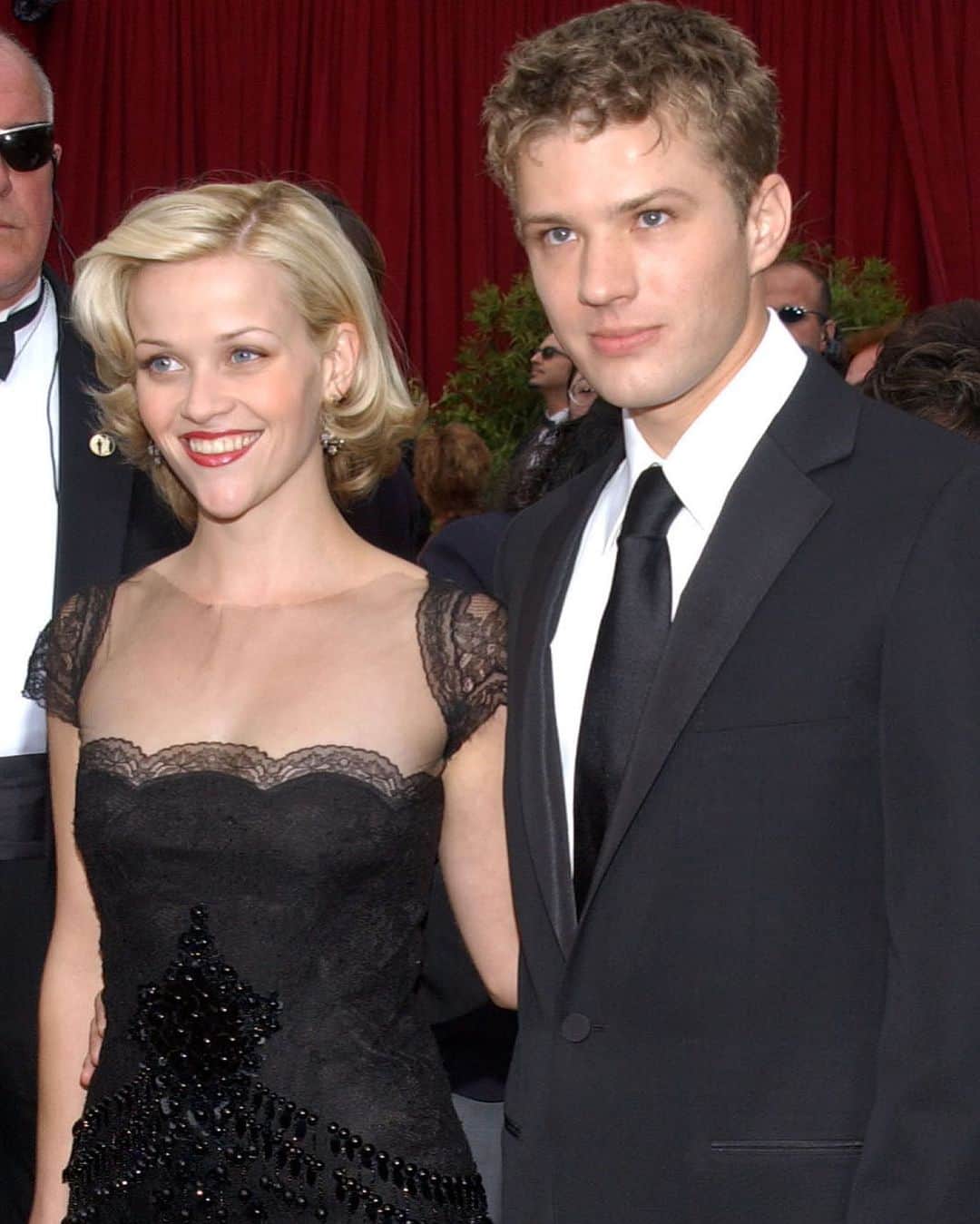 Just Jaredさんのインスタグラム写真 - (Just JaredInstagram)「Reese Witherspoon is looking back at something that ex-husband Ryan Phillippe said about her at the 2002 Oscars. Tap this photo at the LINK IN BIO for all the details. #ReeseWitherspoon #RyanPhillippe Photo: Getty」12月29日 12時22分 - justjared