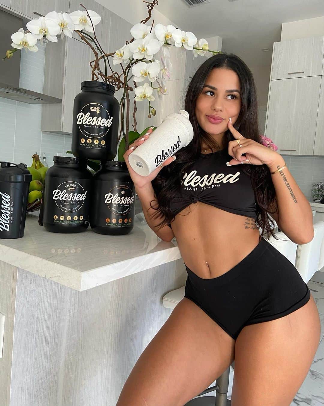 Katya Elise Henryさんのインスタグラム写真 - (Katya Elise HenryInstagram)「Rule of thumb: “Success isn’t always about greatness. It is all about CONSISTENCY. Consistent hard work leads to success! Greatness WILL come!” - Dwayne Johnson * * After those hard workouts make sure you replenish your body with BLESSED PROTEIN! We might have some new flavors coming out so stay tuned! ;) 100% plant based, soy free, and dairy free! Go to  EHPLABS.COM and use code: Katya10 for $$ off. #ehplabspartner」12月29日 12時16分 - katyaelisehenry