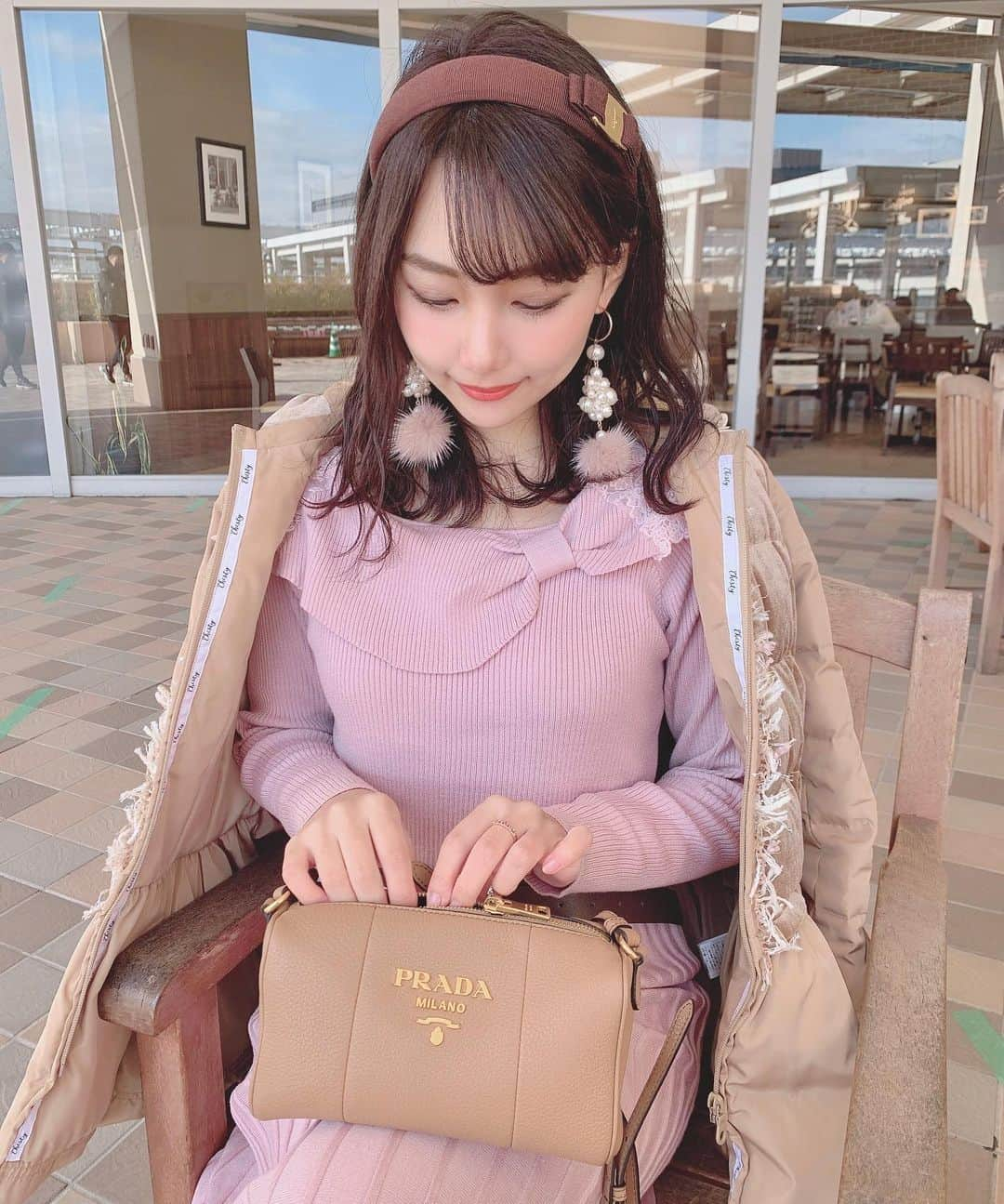 加藤里奈さんのインスタグラム写真 - (加藤里奈Instagram)「⋆ @raylily_closet の2021 Happy bag💗 ワンピースと、トップス、スカート、 ポーチ、メイクブラシが入ってて とても可愛くてお得だった✌︎ ⋆ この日はワンピースを着てお出かけしたよ〜❤︎ リボンになってるんがとてもかわいい𓍯 myme のベルトと合わせて着てみた☺️ スカート部分は縦に線が入ってるから スタイルよく見えるよ😚 ⋆ #ootd #fashion #instafood #instagram #instalike  #hairstyle #outfit #code #coordinate #style #stylepoint #instafashion #instagood #instalike #ファッション #撮影 #ヘアアレンジ #ヘアスタイル #アレンジスタイル #ヘア #かとこ #コーディネート #コーデ #かとこーで #今日の服 #raylily」12月29日 12時19分 - katoco0326