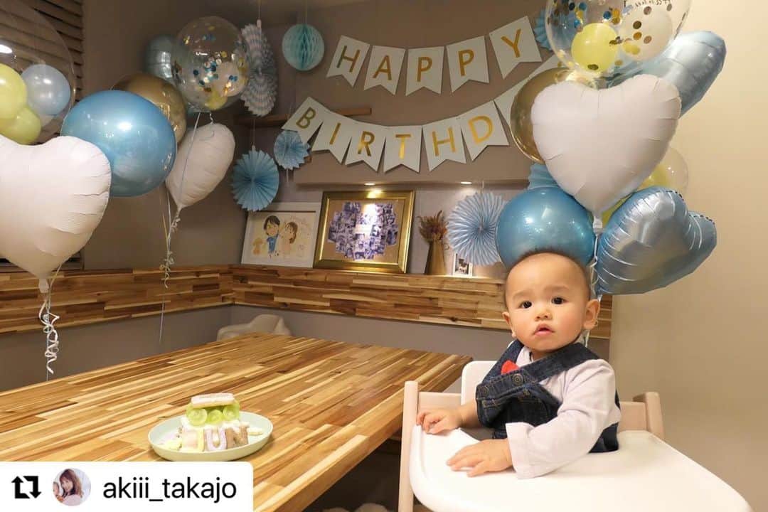 西木恵美里のインスタグラム：「リポストです🙏🏻💕  私たち夫婦も大ファンの、じゅんくんのお誕生日クッキーを作らせてもらいました☺️💕 ありがとう〜😆  お誕生日会の様子があきちゃんのYouTubeに上がってて、クッキーも紹介してくれてるので是非👏🏻✨ 2枚目の可愛い手作りケーキが、えらいことなってます、、、🤣（笑）  #Repost @akiii_takajo with @make_repost ・・・ ▽ 少し前のお話🤏 息子の誕生日に 素敵なアイシングクッキーを作っていただきました🍪 . 夫のチームメイトの奥様の えみりちゃん❤️ @nishikiemiri  . えみりちゃんの作ってくれた アイシングクッキーで 一気に誕生日ケーキが華やかになりました🎂✨ . ありがとう💐 . #1stbirthday #誕生日ケーキ #アイシングクッキー」