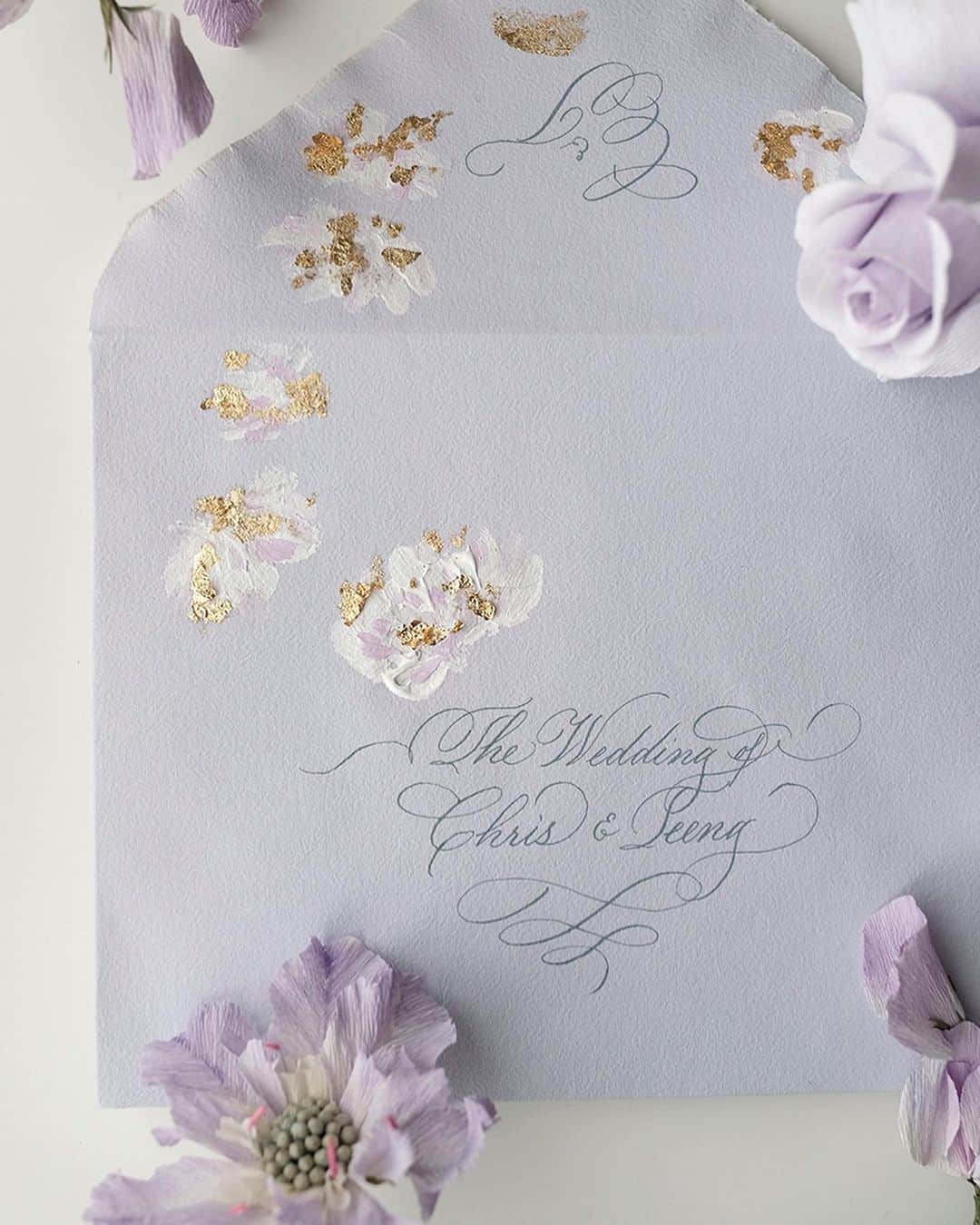 Veronica Halimさんのインスタグラム写真 - (Veronica HalimInstagram)「For the love of lilac and blush with a touch of antique gold.  —  #vhcalligraphy #truffypi #カリグラフィー #カリグラフィースタイリング #モダンカリグラフィー #calligraphystyling #カリグラフィーワークショップ #weddingstationery #moderncalligraphy #handmadepaper  #penmanship #ウェディング #ウェディングアイテム #カリグラファ #スタイリングワークショップ #スタイリング #prettypapers #weddingsuite #styledshootbundle」12月29日 12時25分 - truffypi