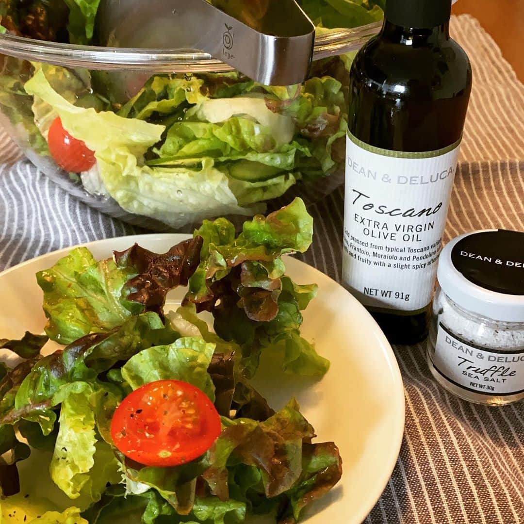 浅田信一のインスタグラム：「野菜を食べるんだよ🥬」