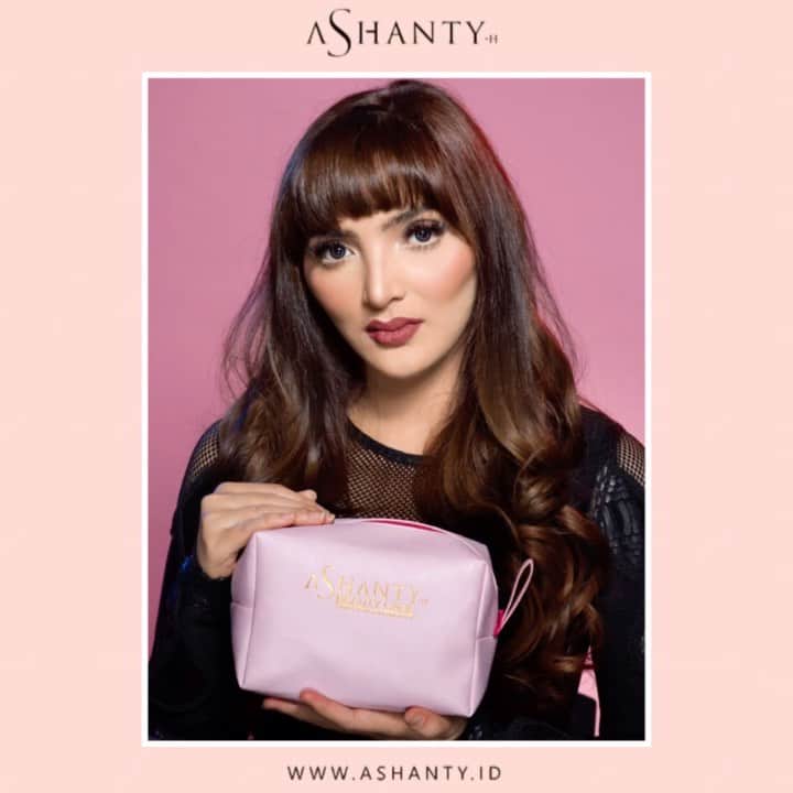 ASHANTY BEAUTY CREAM OFFICIALのインスタグラム：「Butuh cream wajah yang mampu membuat wajah lebih cerah dan lembab ? Kamu wajib gunakan Ashanty Beauty Cream Whitening Series Ladies, karena mengandung formula khusus untuk wajah kusam dan kering 🌸  Jadi kamu tidak perlu paniiik jika wajahmu kusam dan kering, segera atasi dengan Whitening Series by Ashanty ✨  _________________________________ Informasi dan pemesanan : WA: 081287388885 WA: 085781140354 WA: 087778489900 WA: 081293823950 FAST RESPONS CLICK LINK yang ada di Bio IG @ashantyid  _________________________________ #creamwajag #beauty #cosmetics #brandlocal #skincare #skincarelocal #thehermansyah #beautyvlogger #beauty #kosmetikmahal #ashantyid #keluargaasix #ashantyhermansyah #mua」