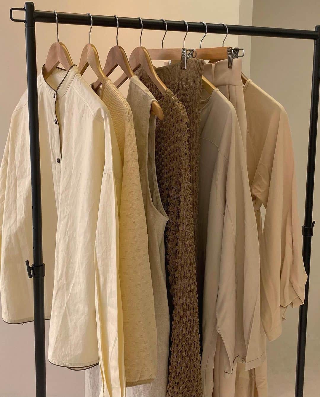 kannnaのインスタグラム：「SSオリジナルたのしみだなあぁ〜 まだ修正したりするけど🤍 どれも可愛くて早く着たい🤍 沢山考えたものがカタチになるのほんまに嬉しい、、、 まだまだ沢山あるのでお楽しみに、、、♡」