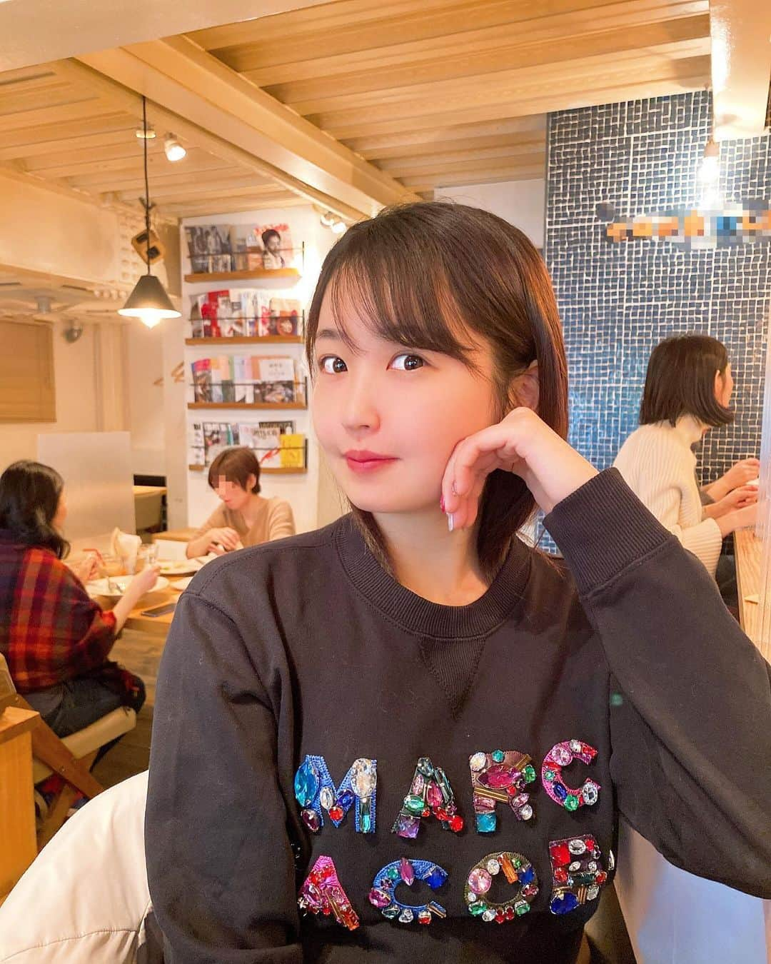 惣田紗莉渚のインスタグラム：「今日は コーヒーを飲みながら 読書してます〜 いい1日を👋 写真は前のです☕️ #marcjacobs」