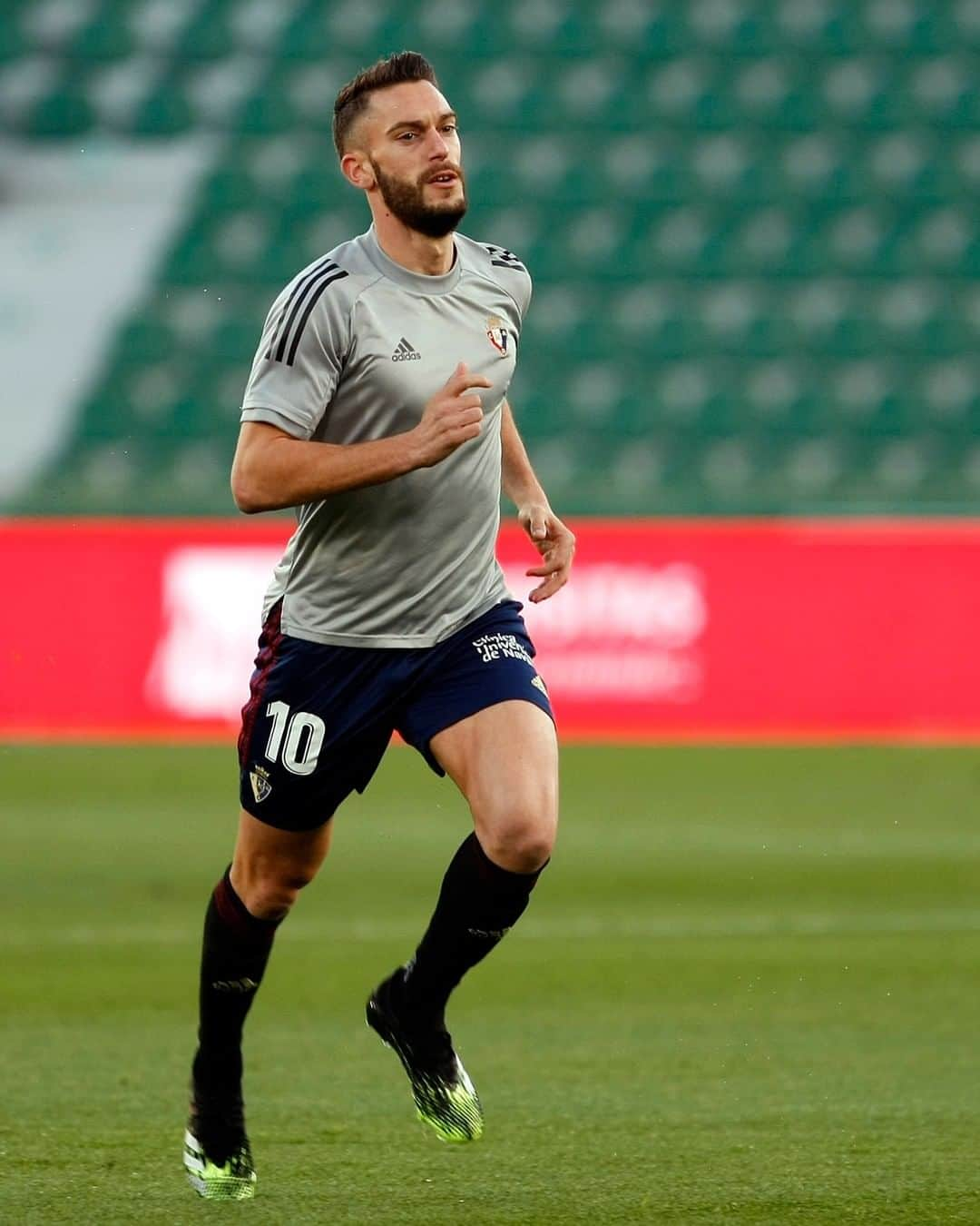 LFPさんのインスタグラム写真 - (LFPInstagram)「❤️ ⚽️ WORKING! ❤️ ⚽️ • #Osasuna #RobertoTorres #LaLiga #LaLigaSantander #Football #2020apatadas #kickout2020」12月29日 13時00分 - laliga