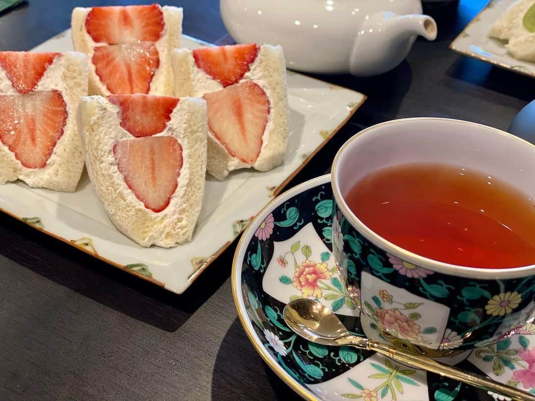 岡英里のグルメインスタ