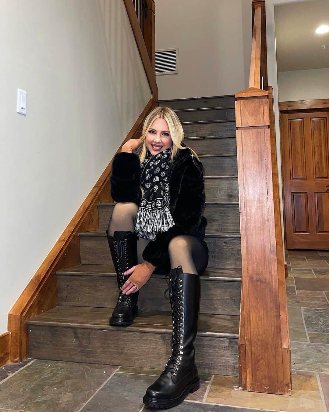 Sascha Barbozaのインスタグラム：「Winter party❄️✨. . el abrigo es 100% poliéster😉」