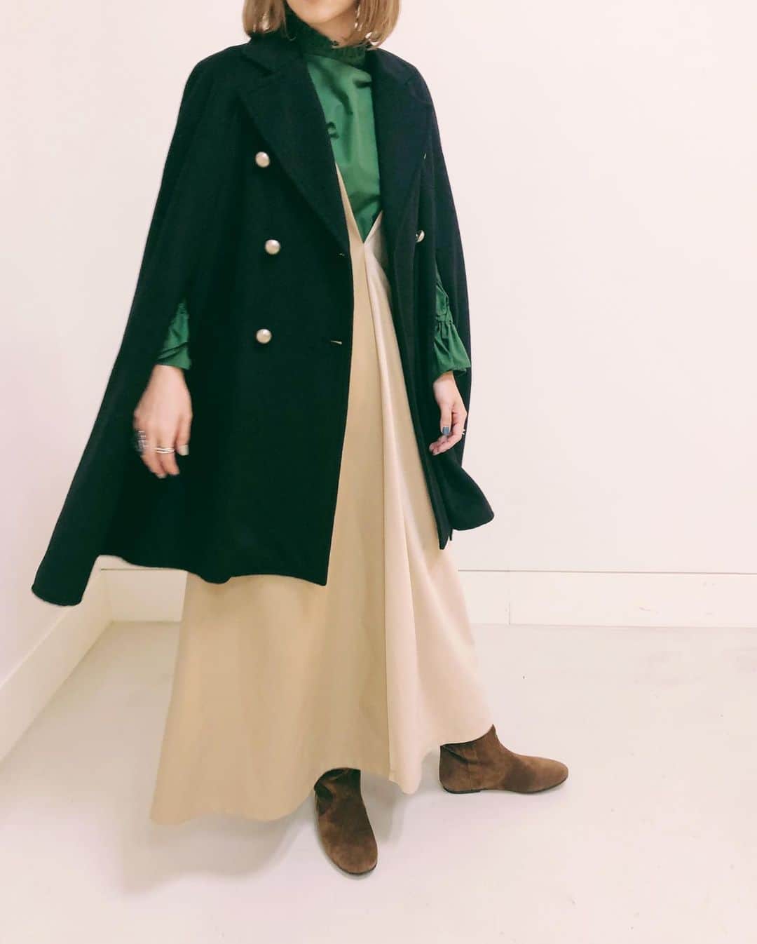 のインスタグラム：「* * 20AW COLLECTION ポンチョコート * * #carolinaglaser #beams #カロリナグレイサー #ビームス #大人可愛い #ポンチョ #ポンチョコート」