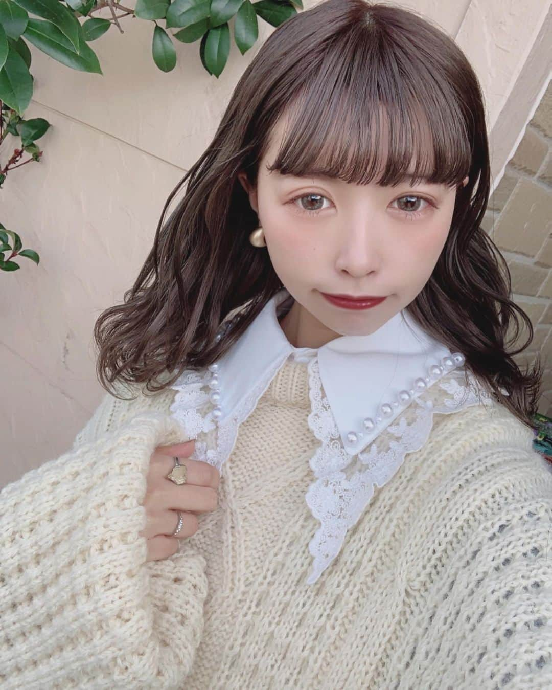 山田如凜さんのインスタグラム写真 - (山田如凜Instagram)「右目の二重幅がいつもより広い今日は にっくんと一緒に富山向かってます~◎ ㅤㅤㅤㅤㅤㅤㅤㅤㅤㅤㅤㅤㅤ 今年はにっくんと一緒に年末年始のお休みを 過ごせて嬉しいなぁ~ 友達とも家族と過ごせるのも嬉しい🕊 ㅤㅤㅤㅤㅤㅤㅤㅤㅤㅤㅤㅤㅤ みなさん良いお年を~🤍🤍🤍 ㅤㅤㅤㅤㅤㅤㅤㅤㅤㅤㅤㅤㅤ ps,先日今年のカラー納めをして久しぶりに暗髪にしました☆彡 来年は髪の毛のケア頑張りたい~」12月29日 13時21分 - rin____1996