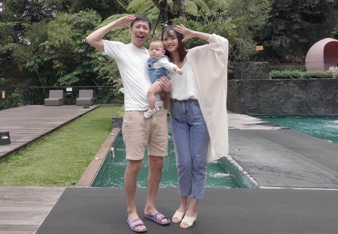 アキラ・コンチネンタル・フィーバーのインスタグラム：「hi😊pippiiiiiiiii family👶  #padmahotelbandung  #akira #diasta #family  #baby #babygirl」