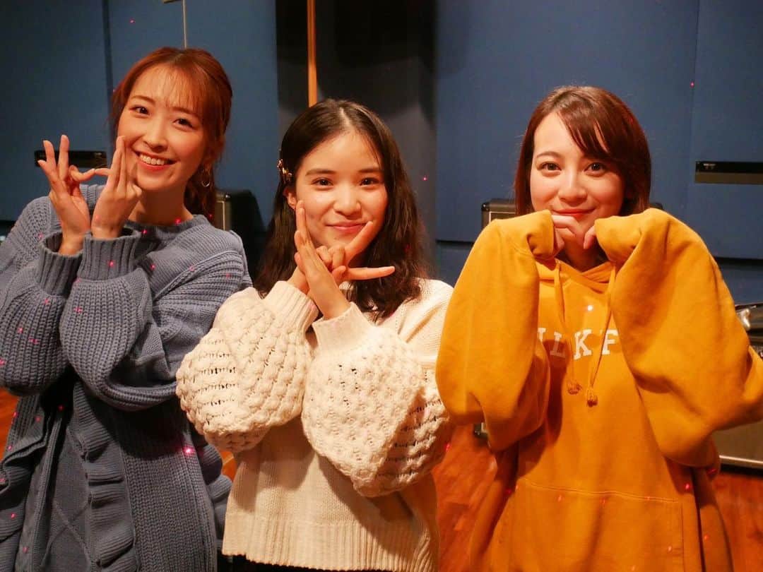 仮谷せいらのインスタグラム：「#はるかりまあこ YouTubeライブ ありがとうございました✨✨  いつもの楽屋みたいに 色々話してしまった😂 Gritter、Terminal の2曲も披露しましたよ♡  アーカイブはインスタと はるちゃんのYouTubeにもあるので 見逃した方は是非見てみてくださいね🐶  来年のリリースもお楽しみに！  #HALLCA #仮谷せいら  #amamiyamaako」