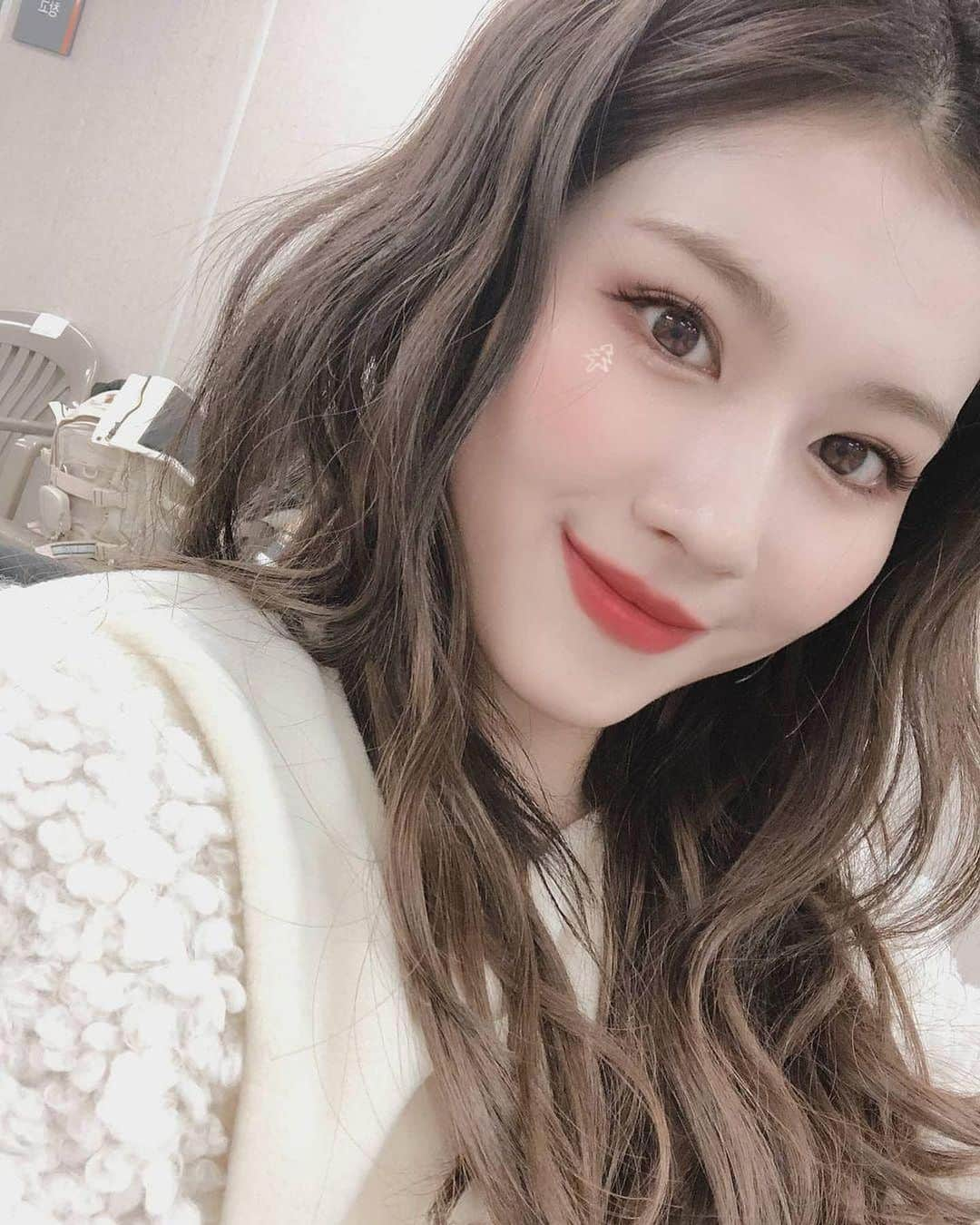 サナさんのインスタグラム写真 - (サナInstagram)「#HappySanaDay #AdorableSanaDay  — : 🐿 ♩ #twice #sana #sanaminatozaki #minatozakisana #사나 #jyp #feelspecial #nosananolife #kpop」12月29日 13時52分 - twicesana