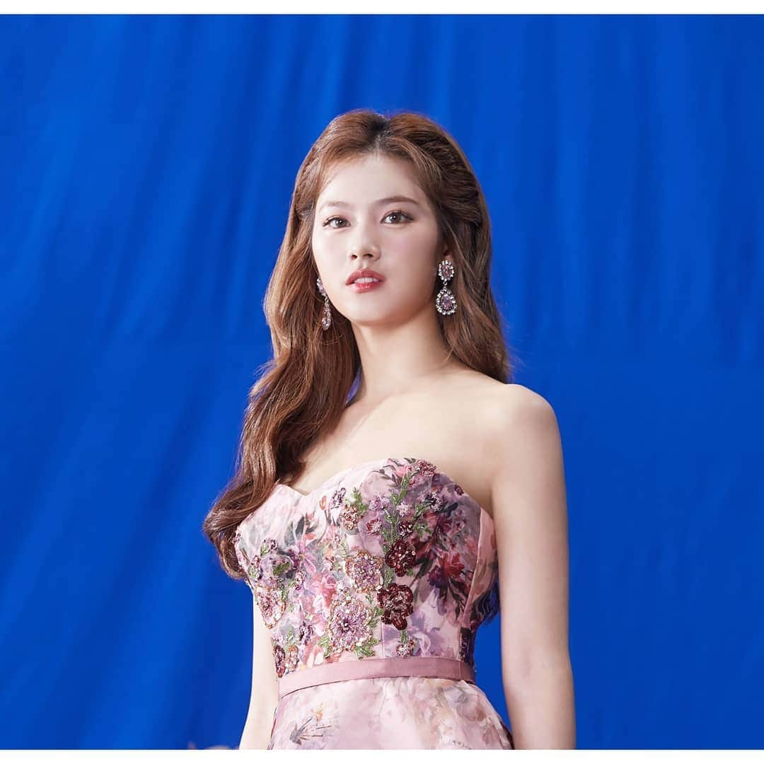 サナさんのインスタグラム写真 - (サナInstagram)「Happy Birthday SANA!💜 . #HappySANAday #AdorableSANAday  ーーーーーーーーーー Follow > @sana.twice.kr < . @twicetagram #TWICE#트와이스#ONCE#Sana#사나 #Nayeon#나연#Jeongyeon#정연#Momo#모모#Jihyo#지효#Mina#미나#Dahyun#다현#Chaeyoung#채영#Tzuyu#쯔위」12月29日 14時04分 - sana.twice.kr