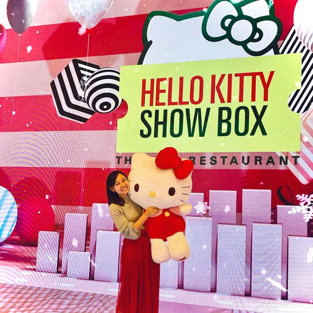 益子侑さんのインスタグラム写真 - (益子侑Instagram)「HELLO KITTY SHOW BOX 【Journey】ショーは1月2日スタート！✈︎✨ 音楽で世界旅行へ♪ . ショーには歌と楽器とダンスがあり、それぞれのメンバーが一つのショー作りに励んでいます！ 毎日絶賛リハーサル中！！ . #hellokitty #hellokittyshowbox #newshow」12月29日 14時32分 - yu.mashiko